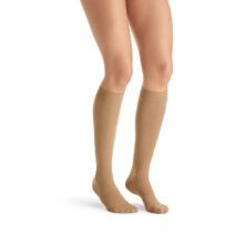 JOBST_UltraSheer_ProdShot_KH_Caramel_CT_07295-997x1024