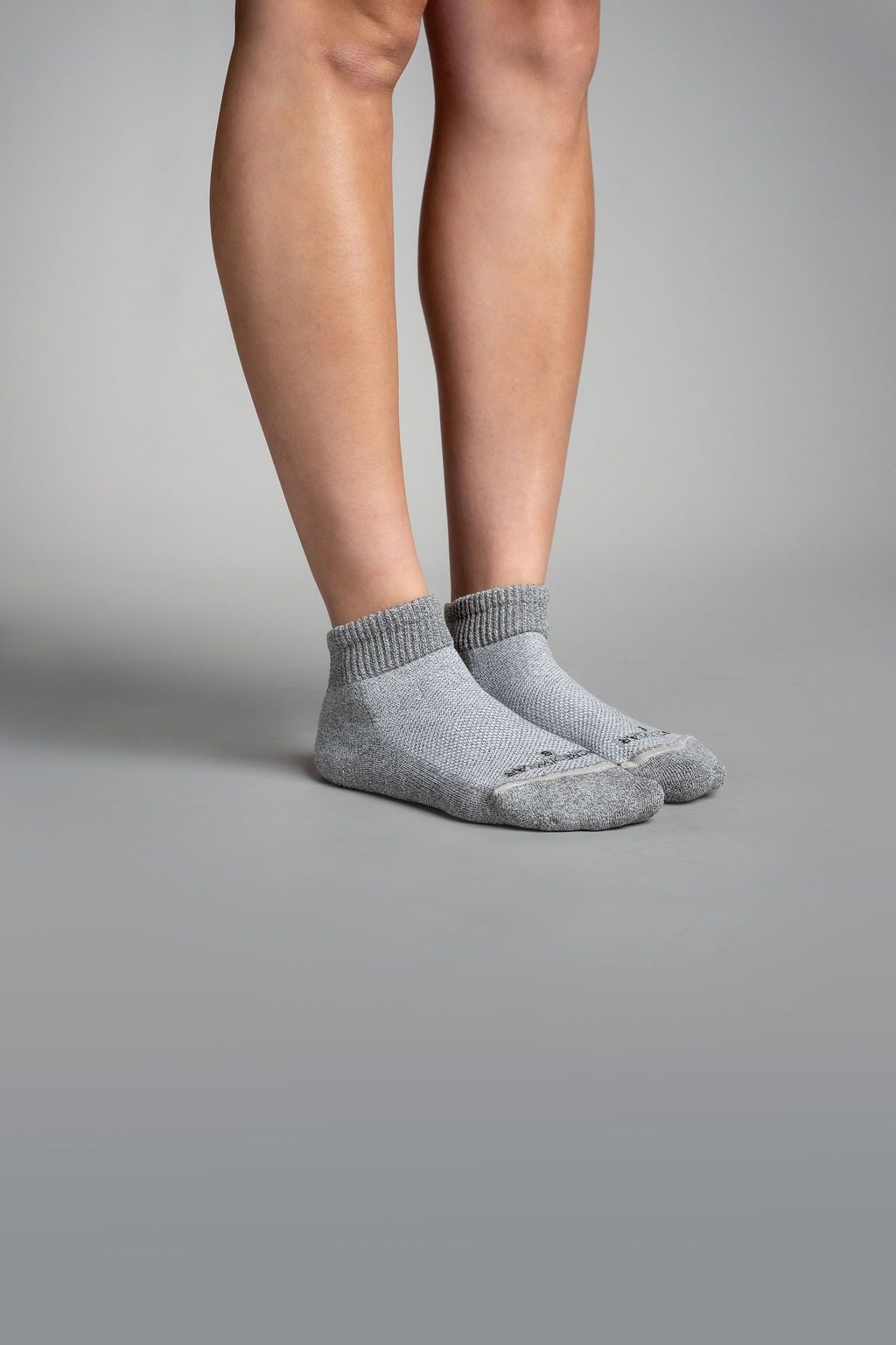 incrediwear-vereringe-sokid-hall-madalad-eestvaates
